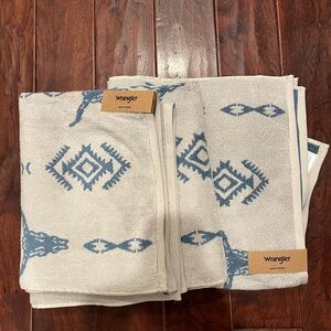 Set of 2 Wrangler Blue and Cream Bath Towels